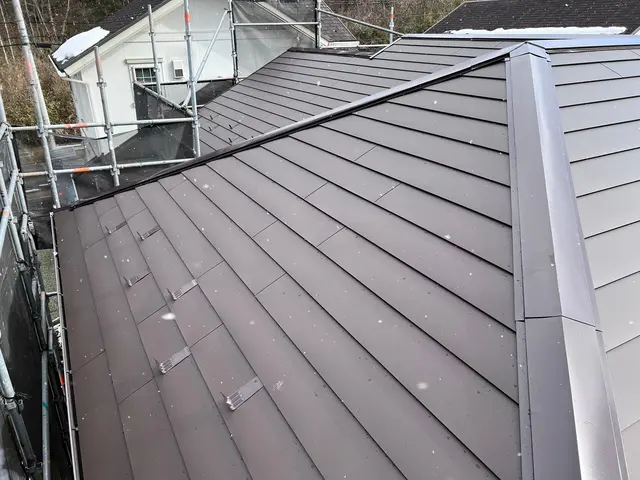 棟板金交換、屋根カバー工事、葺き替え工事、瓦工事一式サービスの画像