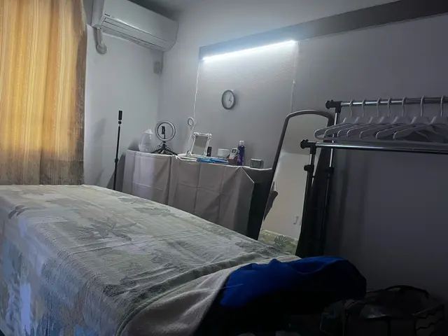 出張施術時写真の折り畳みベッド持参してます。男性向けオイルマッサージ始めましたサービスの画像