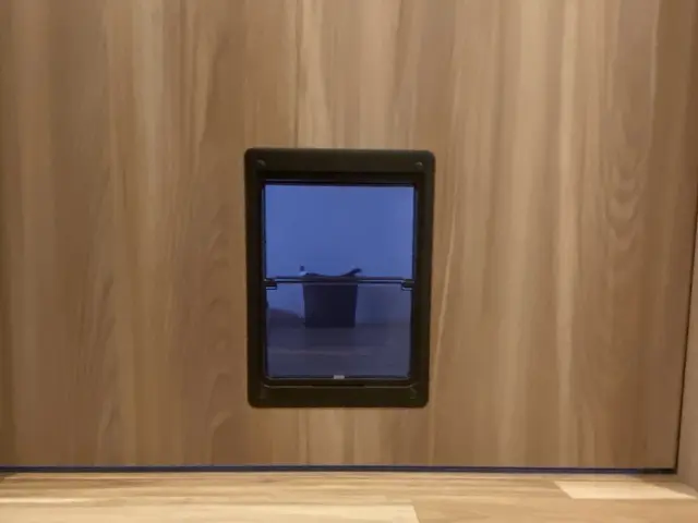 【完全自社施工！】愛するペットのために！ペットドア設置！サービスの画像