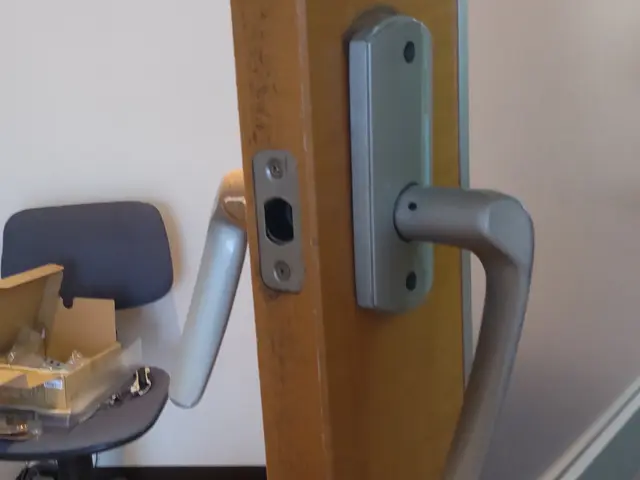 壊れたドアレバーもお任せください！サービスの画像