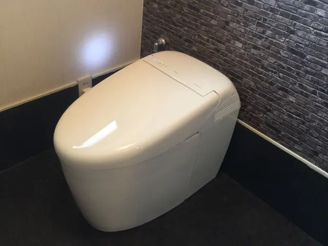 トイレ処分無料！壁紙・床材の種類が選べ、有資格者が施行するので安心です。サービスの画像