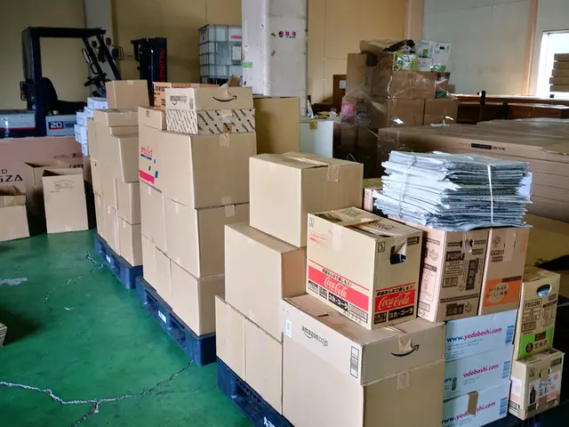 即日引越も引き受けます。廃品移動 · 一時倉庫預り · 大型トラックあります。サービスの画像