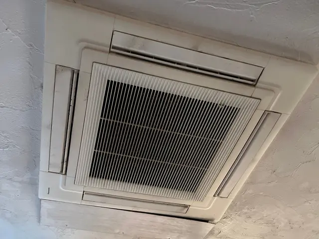 損害保険加入済み！家庭用天井埋込は1台16000円（税込）写真の私がお伺いしますサービスの画像