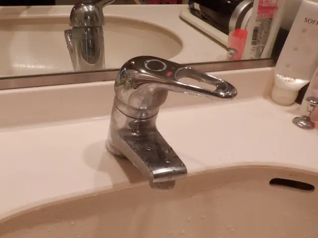 水栓器具交換はお任せください　＊工事保険加入済み　＊クレジット、各種QR決済対応サービスの画像