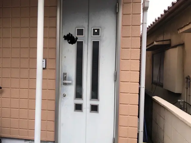 玄関扉シート施工サービスの画像