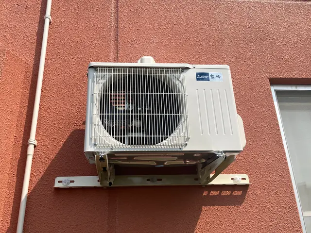 北見市中心にエアコン設置工事します。専用コンセントやブレーカー、アース工事も対応サービスの画像