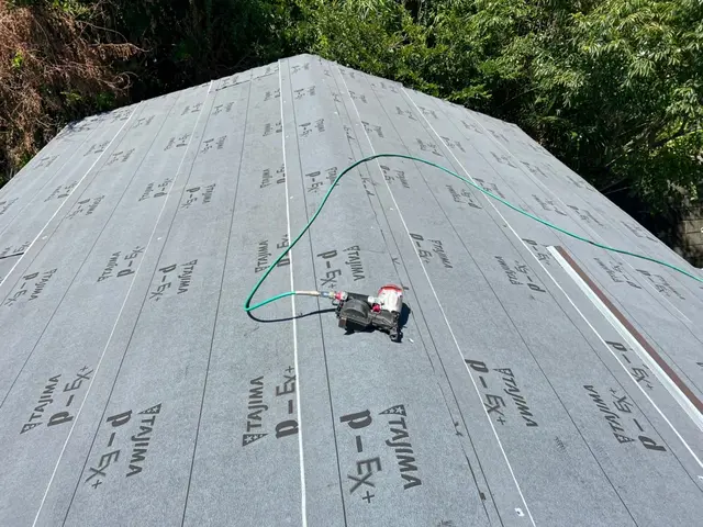 屋根カバー工法工事！相場より低く施工致します。サービスの画像