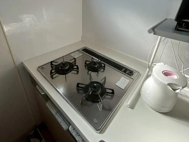 緊急対応可！キッチン回り（コンロ回り）駆けつけクリーニングサービスの画像