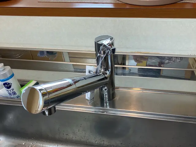 浄水器付きや節水タイプも対応可能！キッチン水栓交換はお任せを　工事保証7年サービスの画像