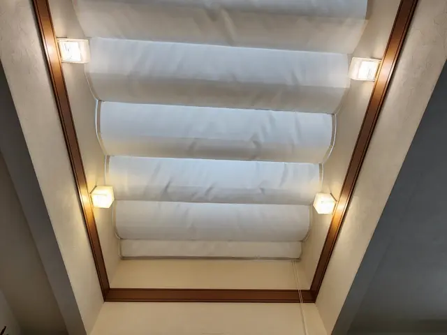 カーテンレール取付工事専門店　４個目から半額サービスの画像