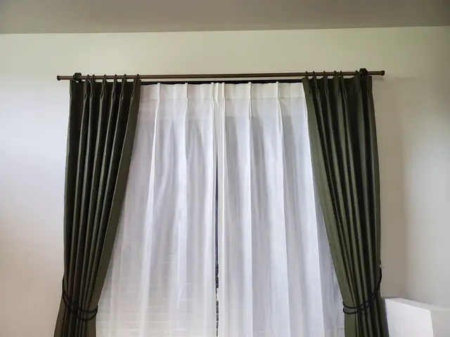 カーテンレール取付工事専門店　４個目から半額サービスの画像