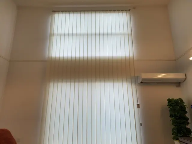 カーテンレール取付工事専門店　４個目から半額サービスの画像