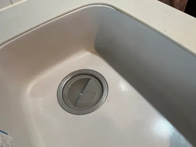 キッチンシンクの凹み、傷、穴、新品同様に修理します！サービスの画像