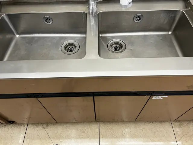 キッチンシンクの凹み、傷、穴、新品同様に修理します！サービスの画像