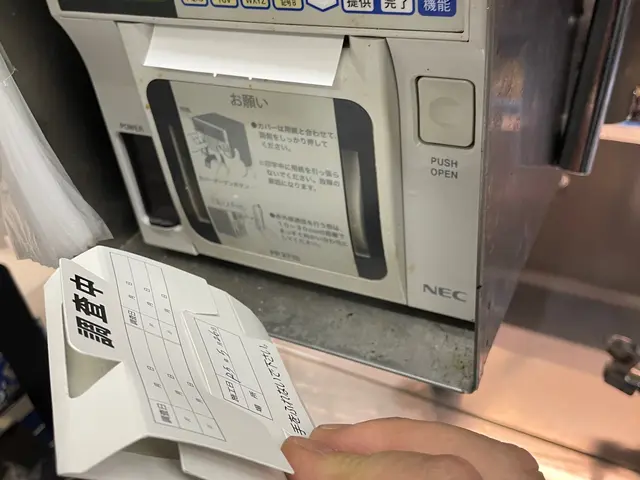 薬剤散布でチャバネ根絶。店舗様のお悩み解決致します。サービスの画像