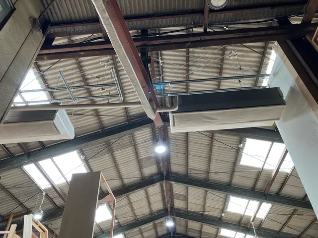 業務用のエアコン取り外し、取り付けサービスの画像