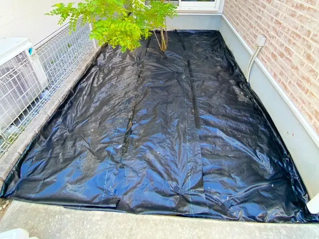 防草シート施工 （砂利引き人口芝施工可能）サービスの画像