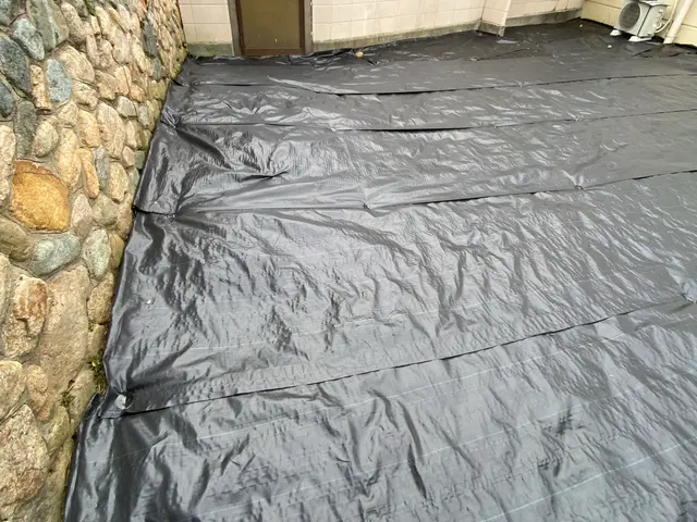 防草シート施工 （砂利引き人口芝施工可能）サービスの画像