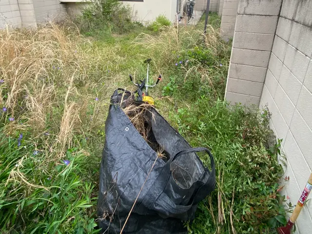 防草シート施工 （砂利引き人口芝施工可能）サービスの画像