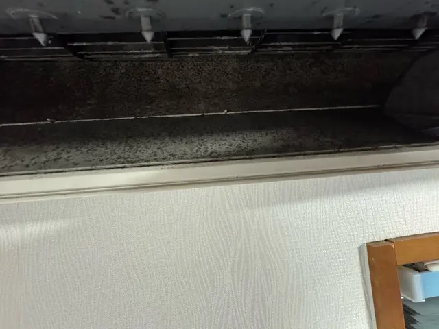 エアコンの気になる汚れを除去　快適空間にサービスの画像
