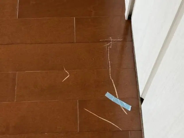 最近、床のベタ付きクスミが気になる！お任せくださいピカピカに仕上げます！サービスの画像