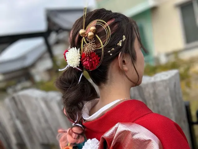 卒業式、入学式のお着物の準備はもう、お済みですか？ヘアセットとお着付けも大丈夫サービスの画像