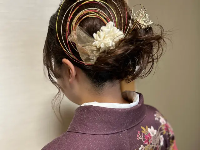 卒業式、入学式のお着物の準備はもう、お済みですか？ヘアセットとお着付けも大丈夫サービスの画像