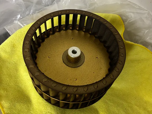 【レンジフード分解洗浄】ギトギト油汚れを除去/エアコンか洗濯機と同時予約で割引！サービスの画像