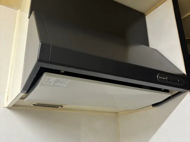 【レンジフード分解洗浄】ギトギト油汚れを除去/エアコンか洗濯機と同時予約で割引！サービスの画像