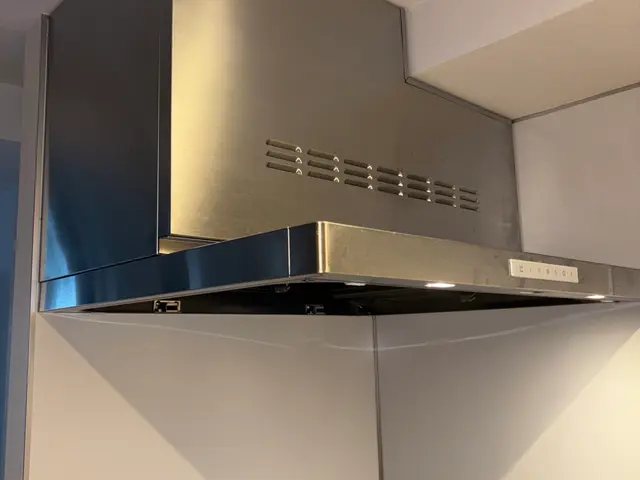 【レンジフード分解洗浄】ギトギト油汚れを除去/エアコンか洗濯機と同時予約で割引！サービスの画像