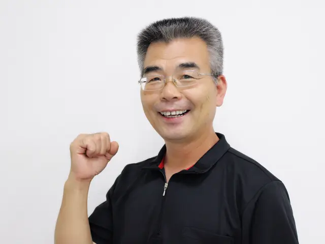 少し高い理由=　室外機の　下汚れていませんか?・水洗い・ゴミ・草取りACセットサービスの画像