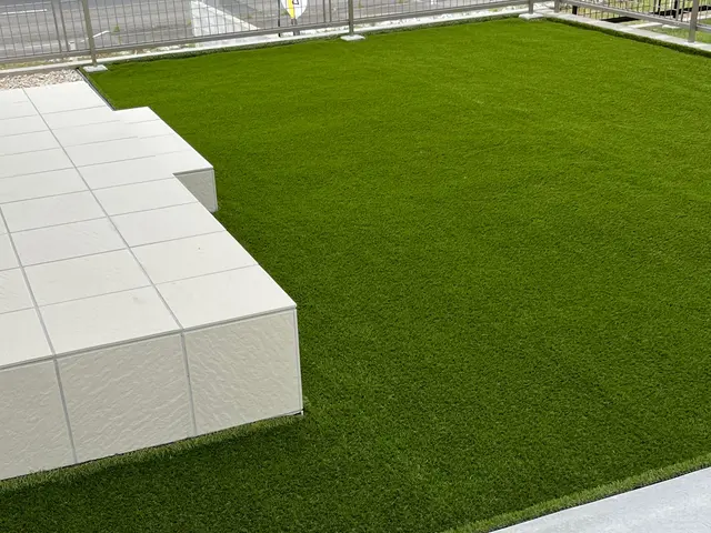 人工芝専門【下地から丁寧に作業】予約から施工まで100％自社対応 女性スタッフ可サービスの画像