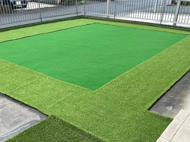 人工芝専門【下地から丁寧に作業】予約から施工まで100％自社対応 女性スタッフ可サービスの画像