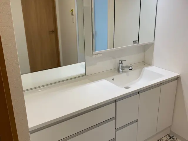 【夫婦で訪問致します】洗面化粧台　気になる汚れもスッキリ落とします！！！サービスの画像