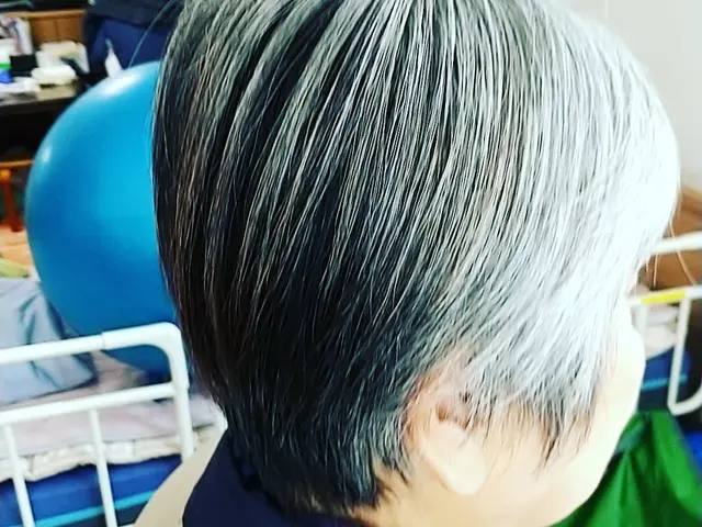 ご自宅に居ながら笑顔溢れるサロンのような美容体験を。訪問美容師が叶えます。サービスの画像