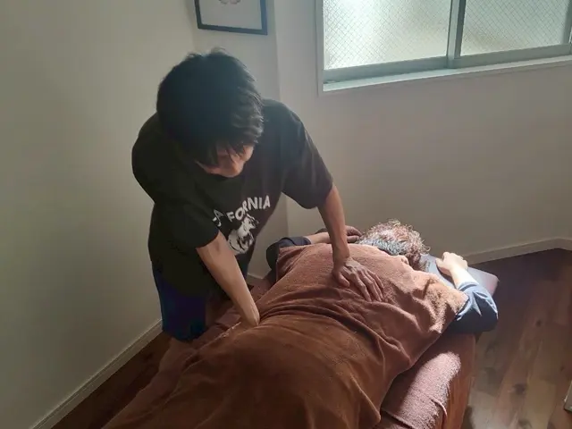 整体と耳ツボ同時に施術して根本改善しませんか？オススメは整体60分耳ツボ30分！サービスの画像