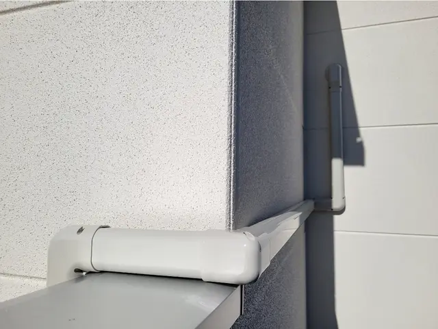 大手量販店での経験豊富！マスク着用、新品白靴下履き徹底！防虫キャップ取付け無料！サービスの画像