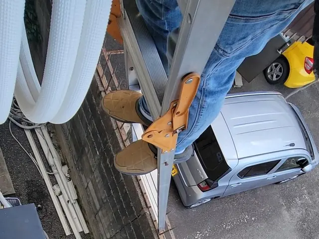 大手量販店での経験豊富！マスク着用、新品白靴下履き徹底！防虫キャップ取付け無料！サービスの画像