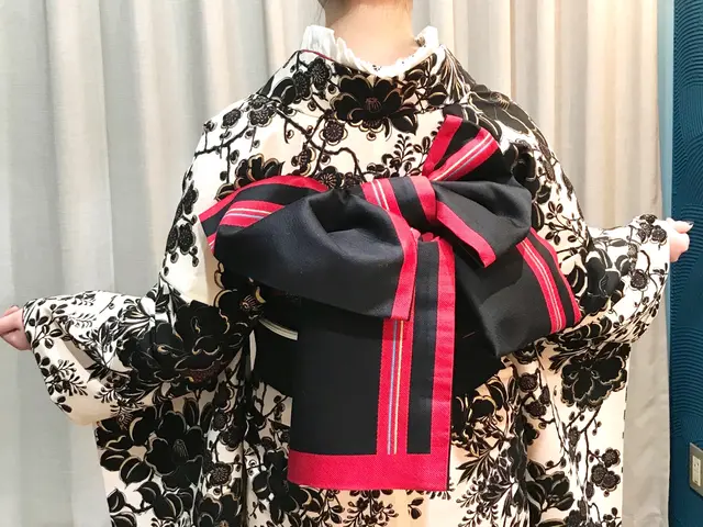 卒業式の袴、成人式お振袖後撮り…思い出のお着付けを承っております♡