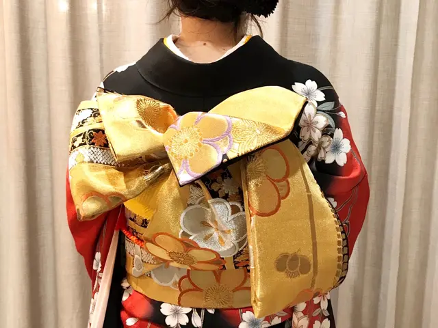 卒業式の袴、成人式お振袖後撮り…思い出のお着付けを承っております♡