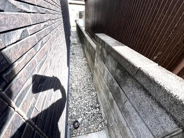 【防犯・雑草対策】お家の周りをキレイに！お客様のご希望の砂利をご用意いたします！サービスの画像