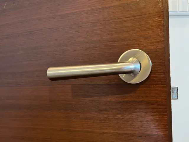 ドアノブ交換　ドアノブ用意します　土日祝も対応可能ですサービスの画像