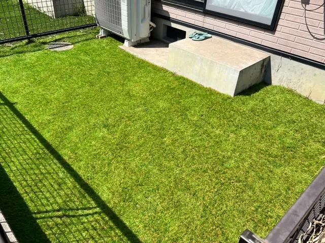 【三重県発】人工芝施行 下地作りから丁寧に作業します。現地お見積もり無料です！サービスの画像