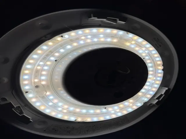 ☆高所の電球交換☆　LED　シーリングライト　蛍光灯　ダクトレール等サービスの画像