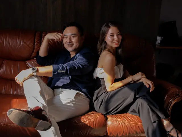 ふたりの自然な瞬間を優しく。落ち着いた雰囲気で、自然体のふたりを丁寧に撮影。