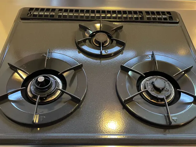 ①換気扇②コンロ③魚焼きグリル④シンク⑤キッチン壁⑥調理台のセット価格ですサービスの画像