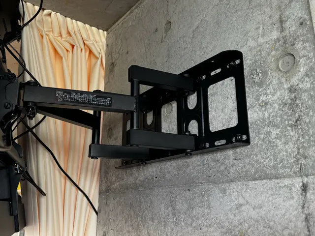 壁掛けテレビ設置！業界歴14年の第一種電気工事士がお伺い致します。サービスの画像