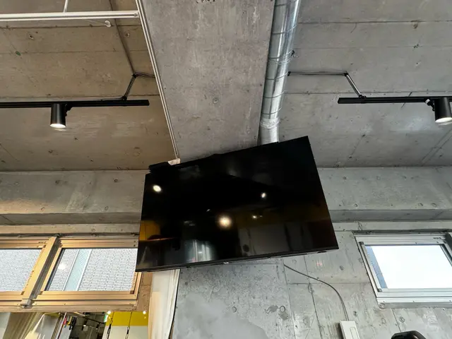 壁掛けテレビ設置！業界歴14年の第一種電気工事士がお伺い致します。サービスの画像