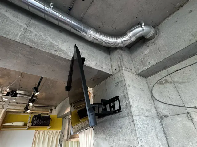 壁掛けテレビ設置！業界歴14年の第一種電気工事士がお伺い致します。サービスの画像