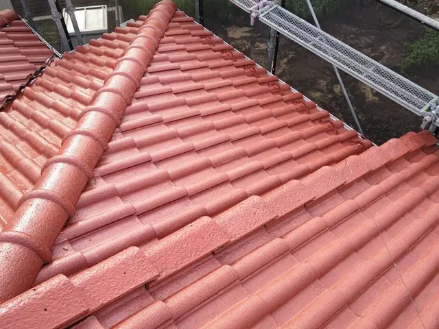 セメント瓦撥水塗装工事サービスの画像